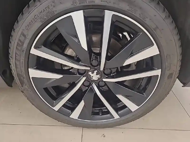 Peugeot 508 hybrid 225 e-eat8 — photo 36
