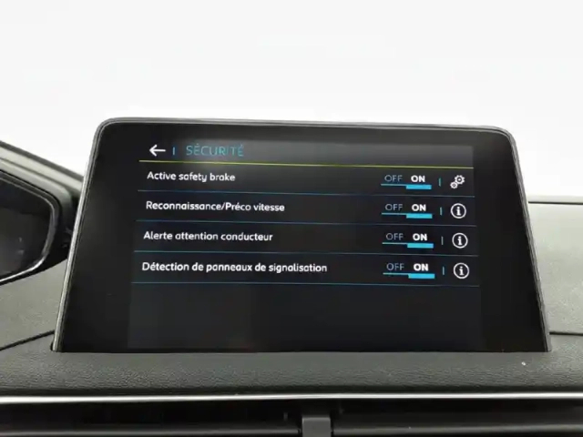 Peugeot 3008 hybrid4 300 e-eat8 — photo 32