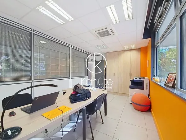 Bureau 117 M2 + cave 37 M2 LYON croix rousse, gros caillou
