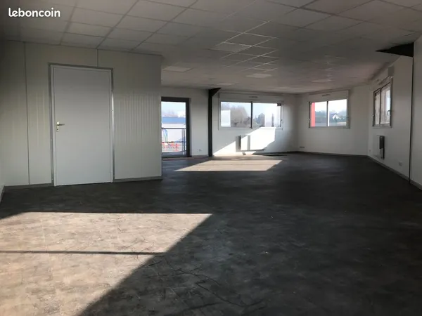 Pont-L'évêque / Bureau 90 m2 / Bordure Autoroute