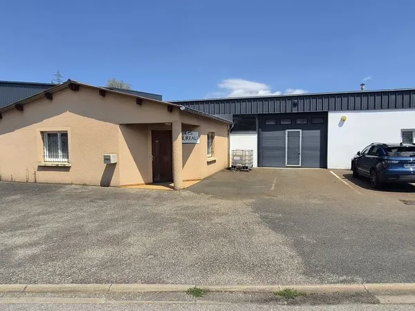 Local 650 m² Arnas