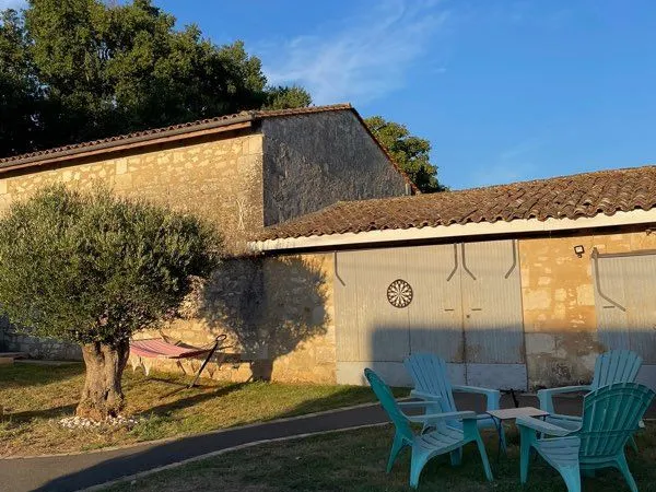 Maison en pierre avec dépendances