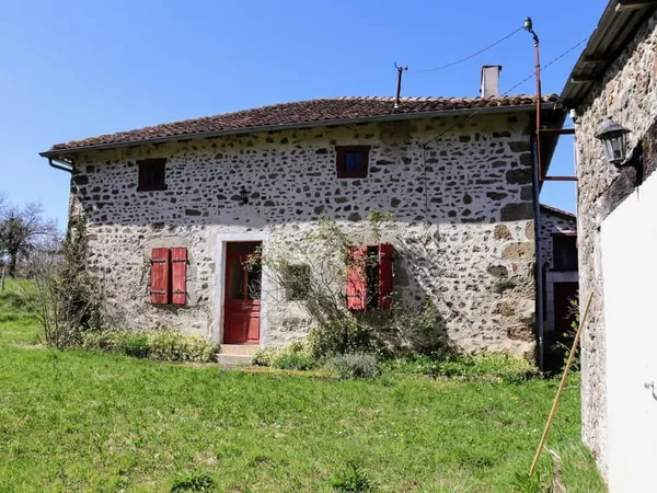 Maison en pierre avec hangar à Pressignac