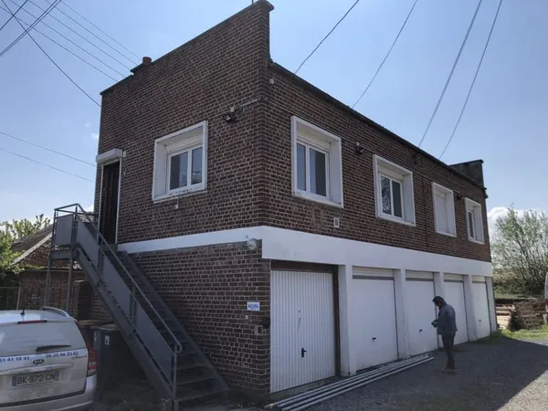 LOCAL ARTISANAL AVEC ATELIER ET BUREAUX