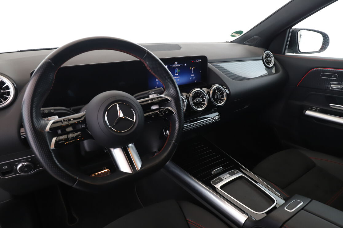 Mercedes-Benz GLA 200 d AMG Line DCT — photo 10