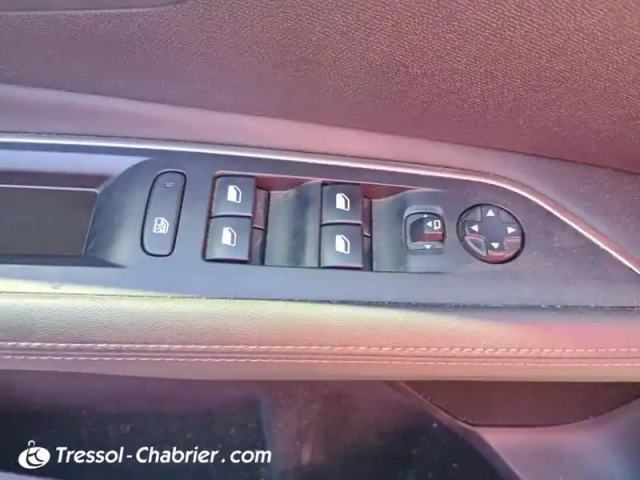 Peugeot 3008 hybrid4 300 e-eat8 gt line — photo 20