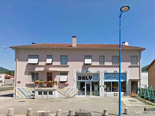 Local commercial 900 m² MONTREAL LA CLUSE