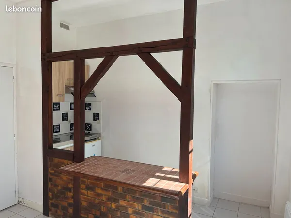 Studio 2 minutes a pieds de la gare de LE MEUX