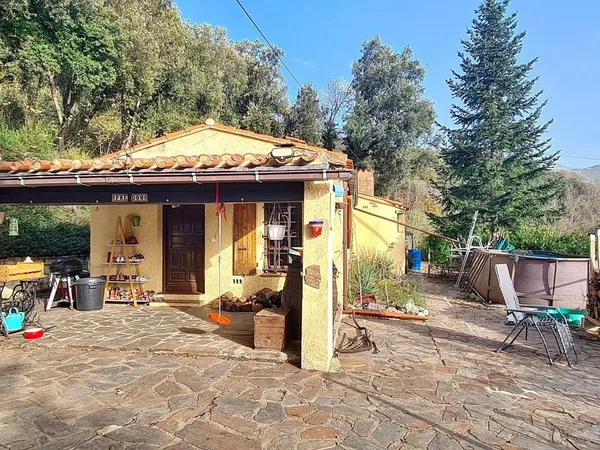 Maison de campagne avec grand terrain et vue dégagée
