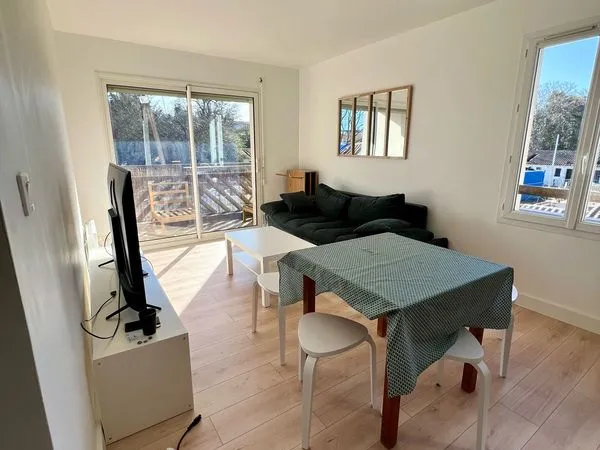 à louer à l'année - appartement duplex meublé - la rochelle