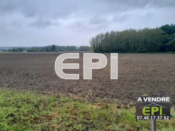 ref9101. Terrains agricoles et divers loués à un agriculteur d