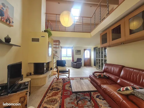 Maison individuelle non mitoyenne dans un secteur très calme avec une jolie vue dégagée