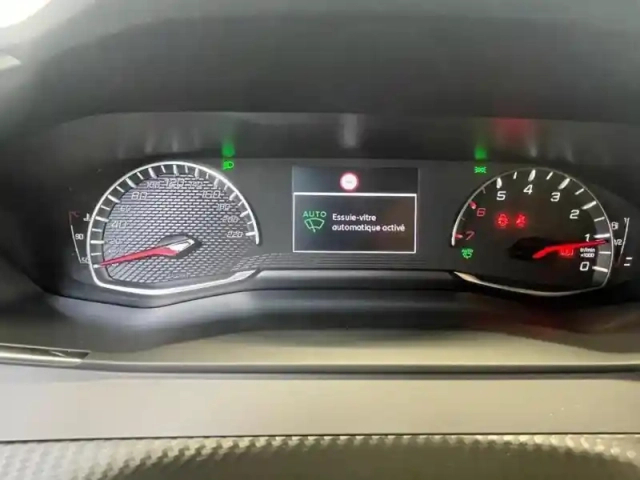 Peugeot 2008 1.2 puretech 100ch s&amp;s style — photo 13