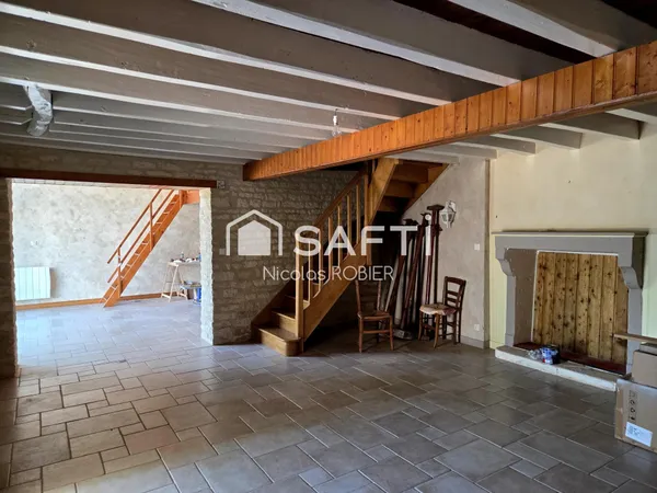 Maison en pierre deux chambres, dépendances aux portes de Niort