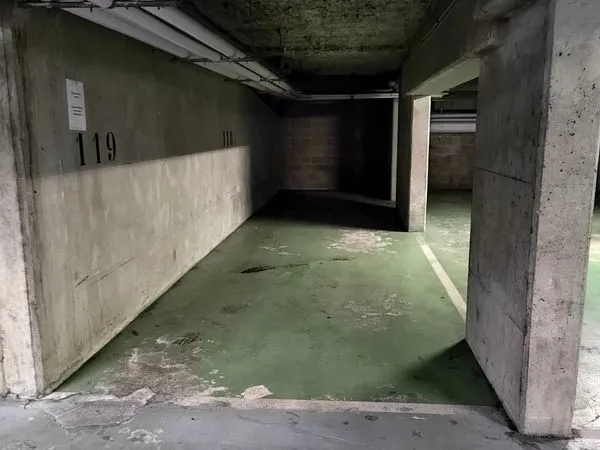 Emplacement de parking andre citroen/wilson a louer