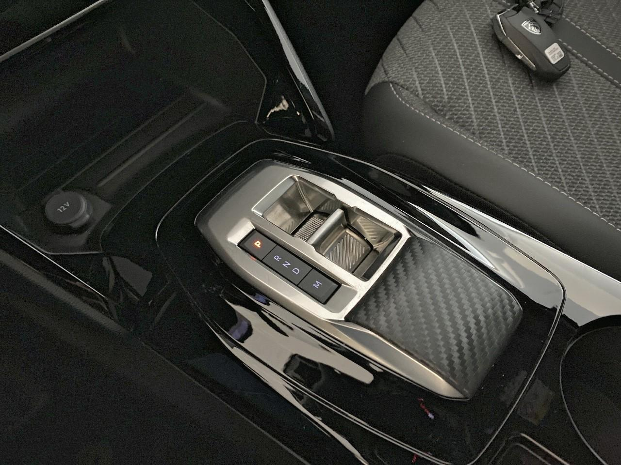 Peugeot 2008 hybrid 145 ch e-dcs6 allure — photo 18