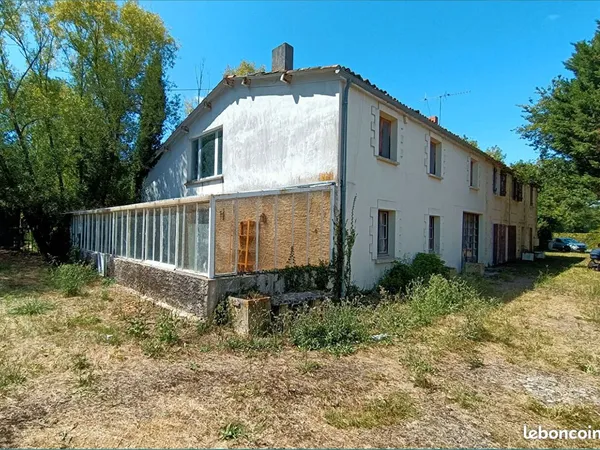 Longère de caractère à rénover - Terrain de près de 2 hectares