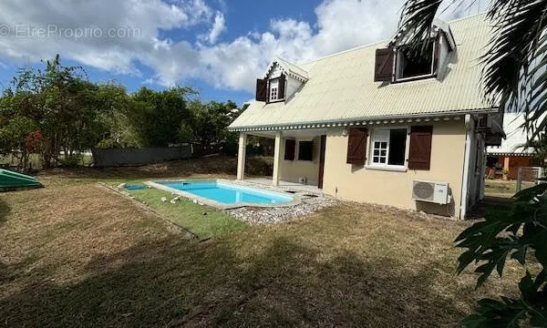 Villa de type F4 avec piscine - LE DIAMANT