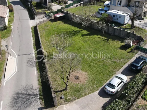 TERRAIN SEMI VIABILISÉ, 447m2