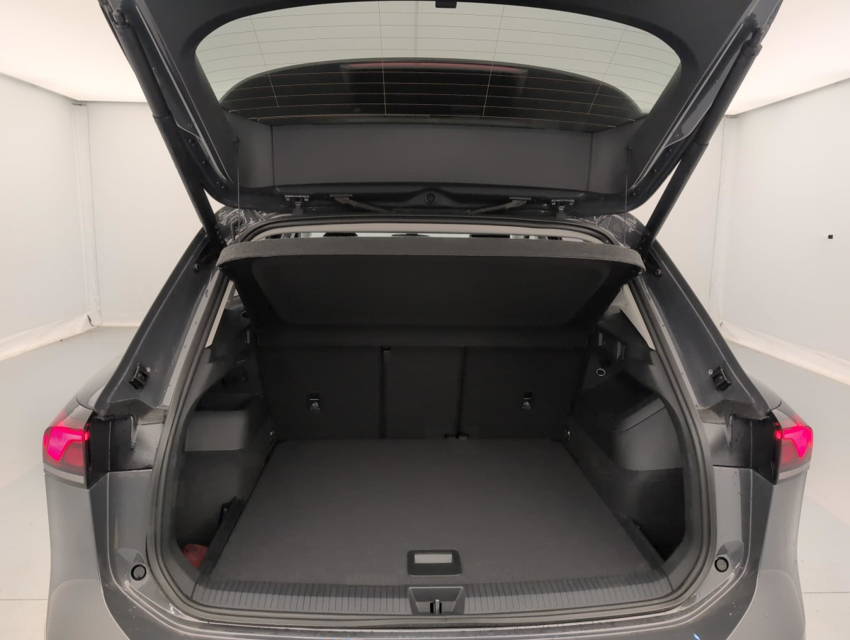 Volkswagen Tiguan — photo 11