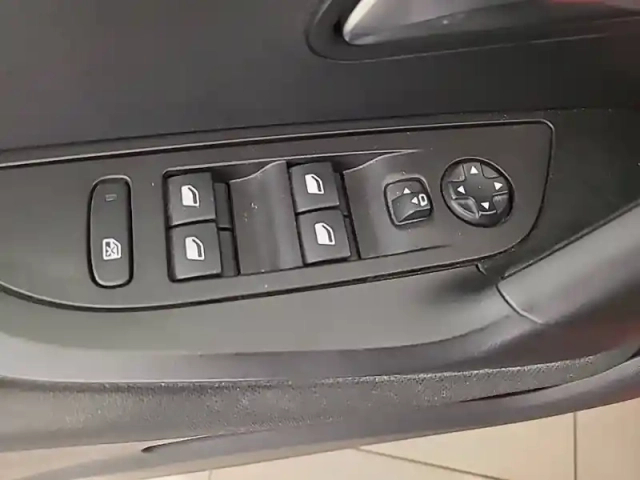 Peugeot 2008 puretech 130 s&amp;s bvm6 — photo 27
