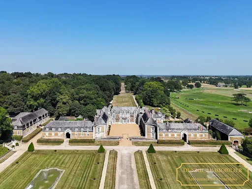 Château 40 pièces 2500 m²