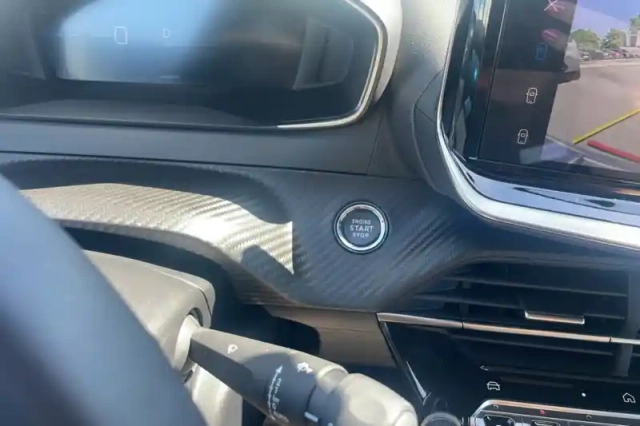Peugeot 208 electrique 50 kwh 136ch — photo 23