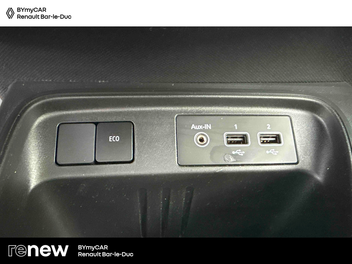 Renault Twingo III E-Tech — photo 21