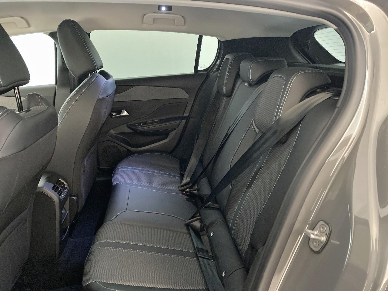 Peugeot 308 hybrid 145 e-dcs6 allure — photo 10