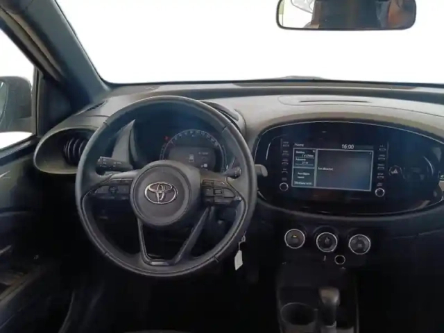 Toyota Aygo x 1.0 vvt-i 72ch design s-cvt — photo 12