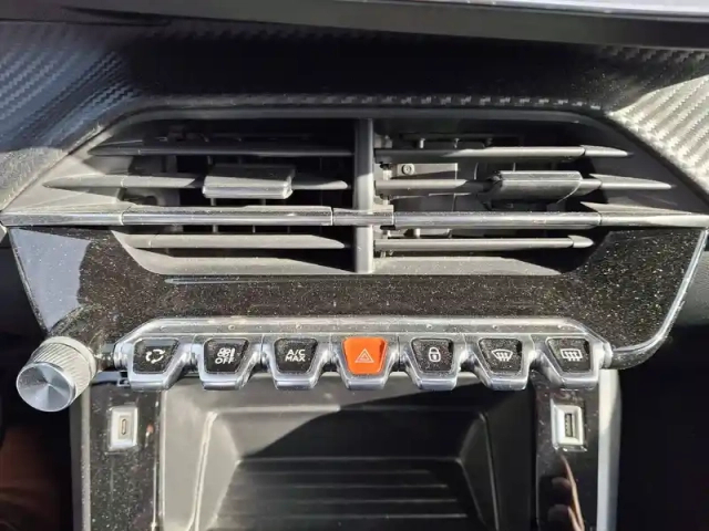 Peugeot 2008 puretech 130 s&amp;s bvm6 — photo 29