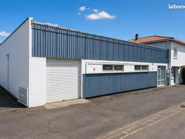 Investissement immobilier mixte à lons - 2 logements - hangar - bureaux