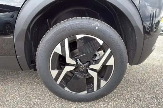 Peugeot 2008 hybrid 145 e-dcs6 — photo 53