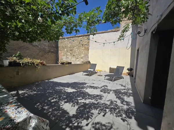 PEZENAS CENTRE VIGNERONNE TERRASSE + COUR
