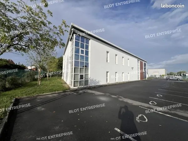 Bureaux 700 m²