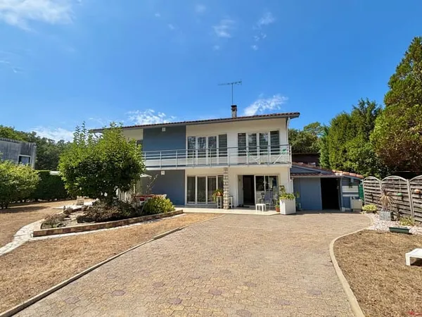 Maison 8 pièces 210 m²