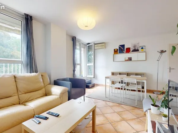 Chambre 5 pièces 102 m²