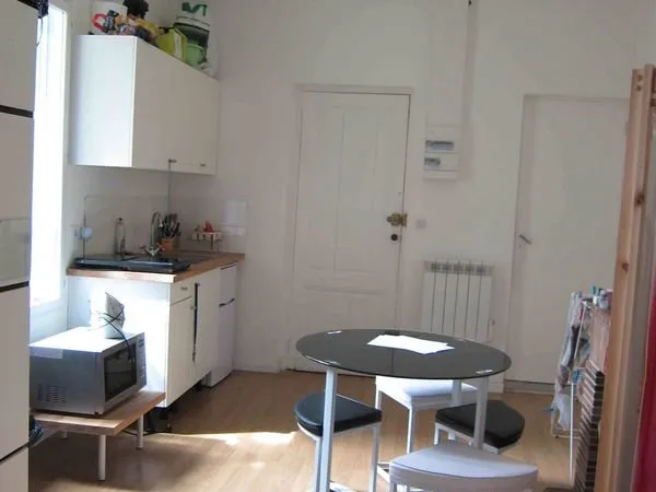 Studio meublé 22m2 exposé au sud sur jardin Nansouty Bordeaux-Sud