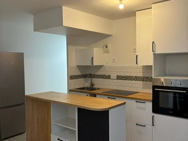 T2 meublé 47 m² - parking - 3 min rer d - évry genopole