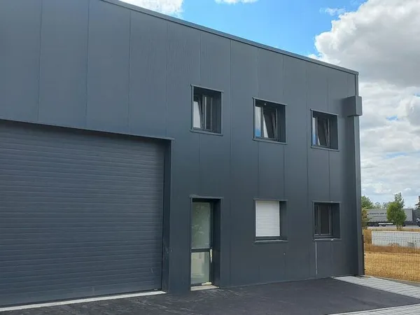 Local 277 m² Crevin