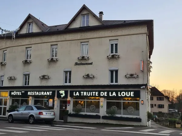 Murs seuls ex-Hotel restaurant sans licence4