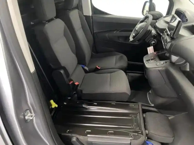 Peugeot Partner m diesel 130ch automatique pack premium connect — photo 22