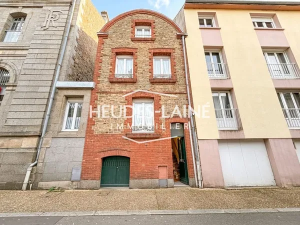 À VENDRE ? Maison de ville atypique au coeur d'Avranches