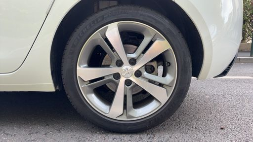 Peugeot 308 1.2 PureTech 130 - Allure – 2020 – 6964 km – Essence – Boîte Manuelle — photo 7