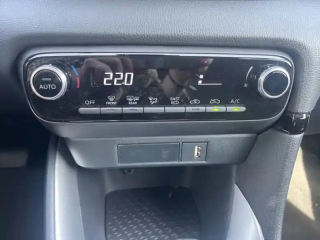 Toyota Yaris hybride 116h design — photo 14