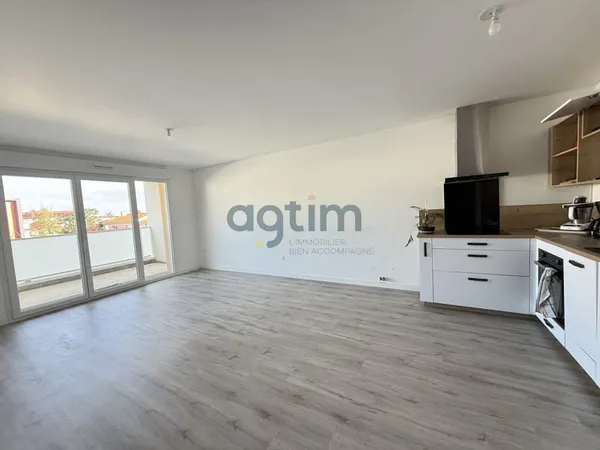 MONTAIGU CENTRE Appartement T3 avec terrasse et parking