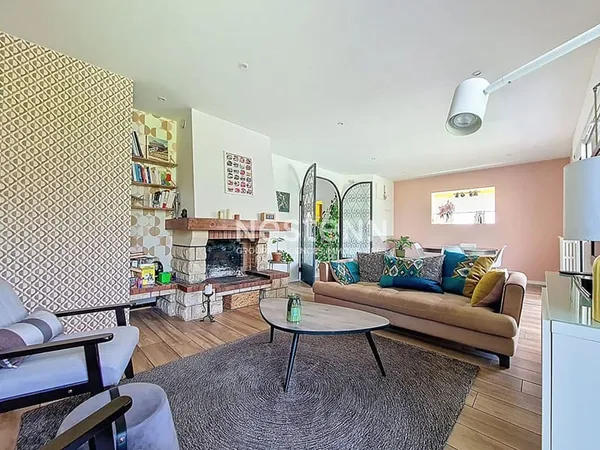 A VENDRE - VENERQUE - Maison T7 de 170m² avec piscine et garage de 80m²