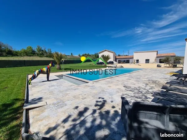 Villa 7 pièces 340 m²