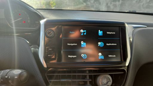 Peugeot 2008 1.2 PureTech 130 - Allure – 2018 – 76560 km – Essence – Boîte Manuelle — photo 9