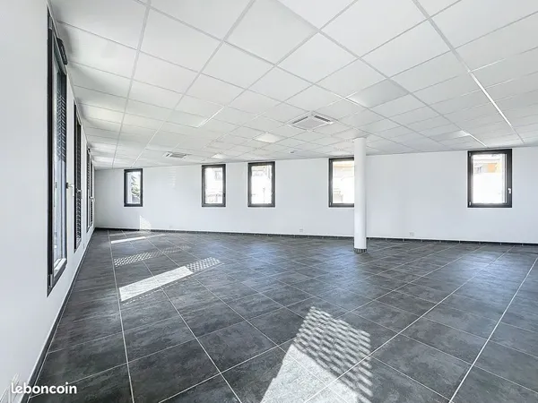 Bureaux 83 m² Les Abrets en Dauphiné